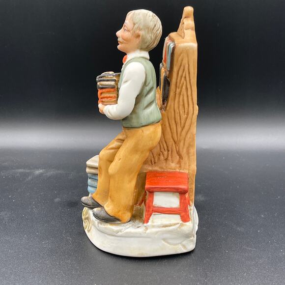 Vintage Ardco Porcelain Librarian Figurine (made in Taiwan) - Picture 4 of 13